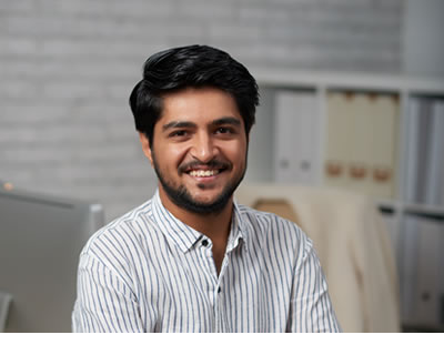  Salaried professionals